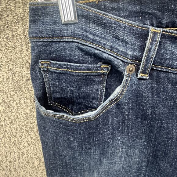 Levis Mid Rise Classic Crop Jeans Womens 10 Blue Denim Med Wash Casual EUC! - Picture 5 of 16